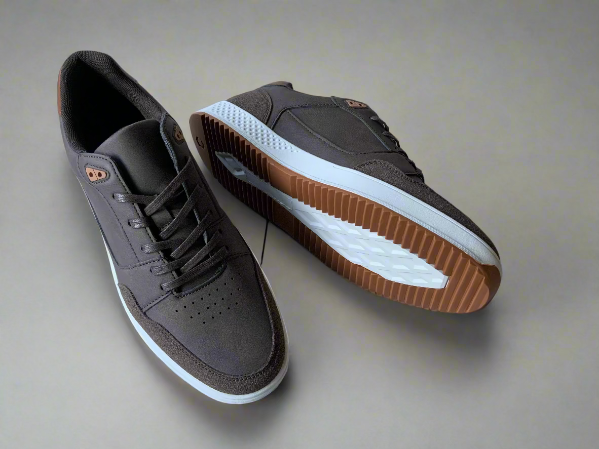 Step into refined casual with the Calmino Avla Sneaker. The perfect balance of sharp styling and all day comfort. Crafted with premium leather upper and a sleek, low profile silhouette, the Avla transitions seamlessly from the office to off duty.