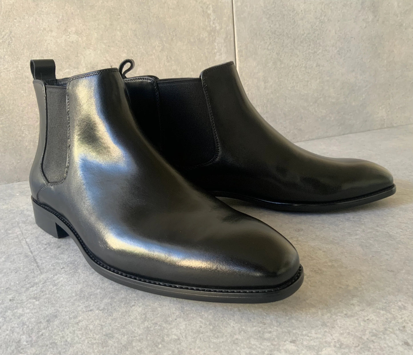 Experience unparalleled comfort and style with the Calmino Madrid Chelsea Boot brought to you by kenny k. Made from hand polished premium grade leather and designed with an updated gusset for ease of use, this classic Australian look is suitable for orthotics and includes a leather lining and heel tab. With a cushioned footbed, you'll never want to take them off.