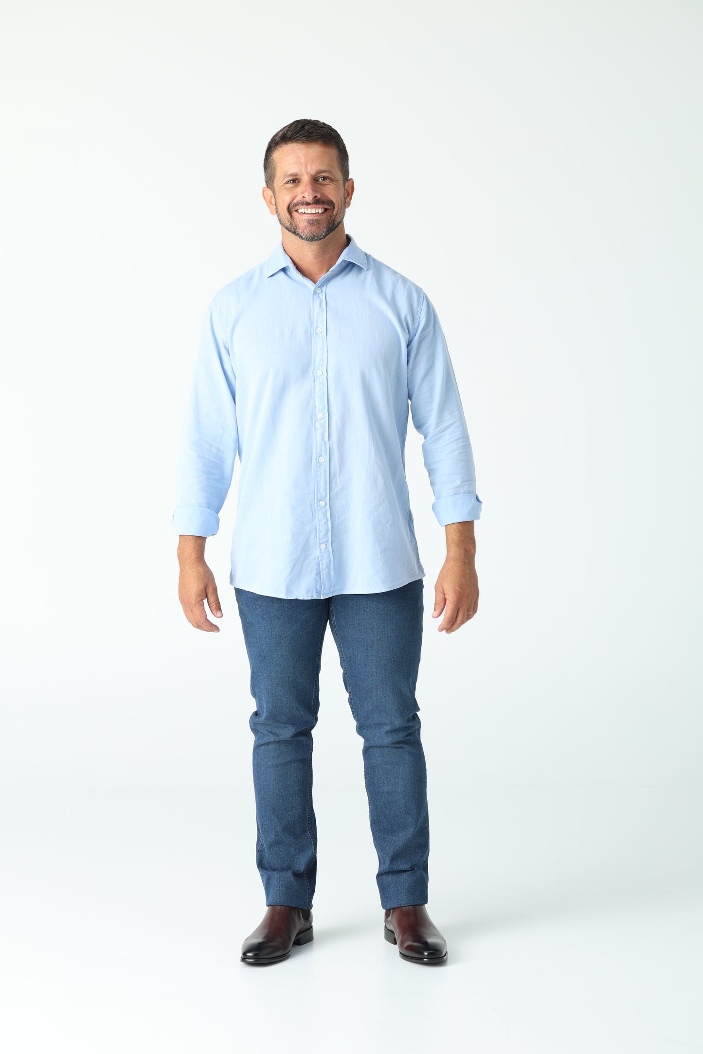 A perfect fusion of modern tailoring and effortless comfort. The Daniel Hechter Linen Blend shirt - lightweight, tailored and stylish. The perfect breathable smart casual shirt for the kenny k. man.
55% Linen and 45% Cotton