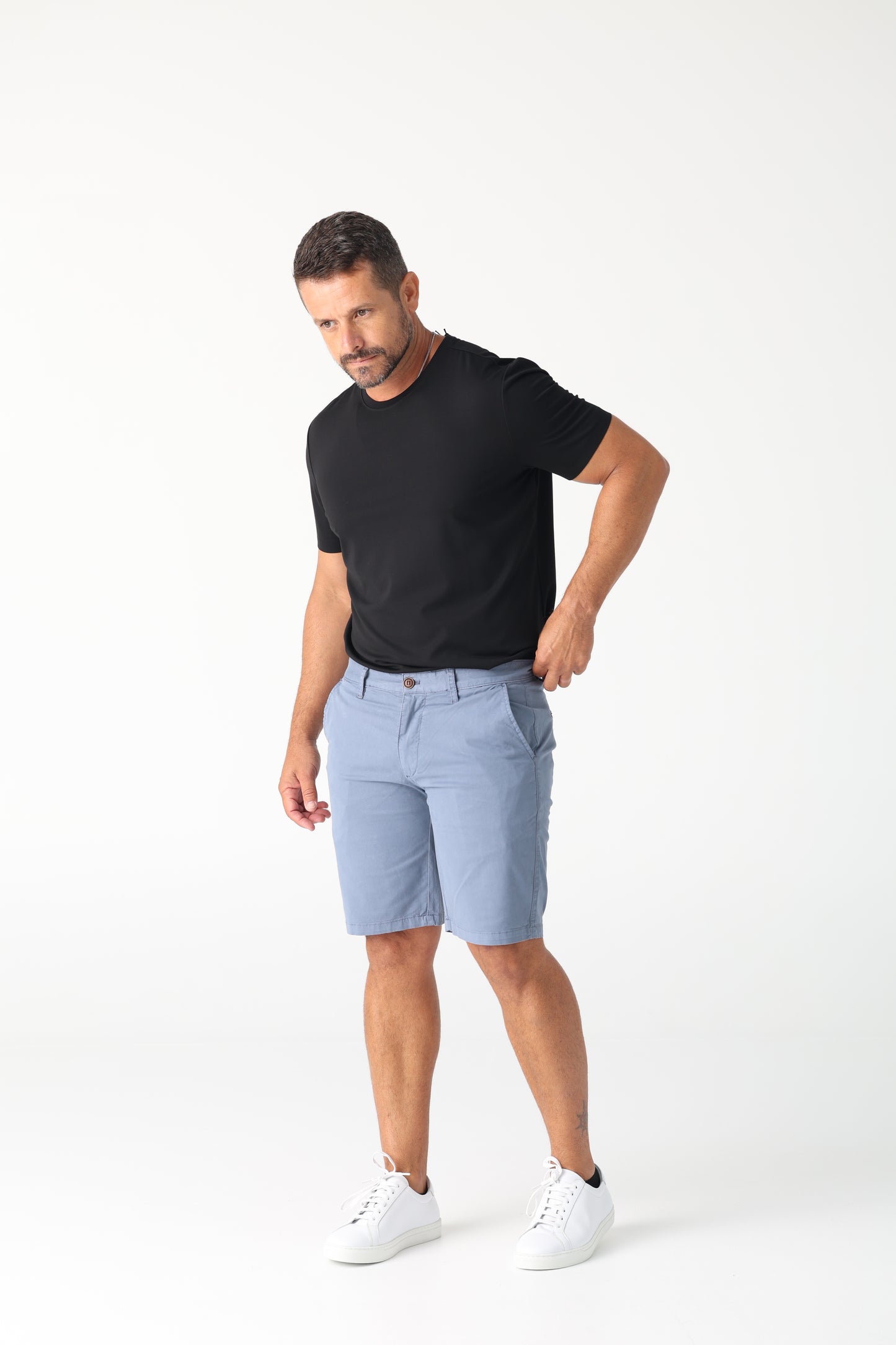Step out in comfort with the Hechter Lucas stretch cotton short. Discover effortless summer style with these premium stretch cotton shorts that provide a flattering fit and allow for easy movement.
97% Cotton 3% Elastine