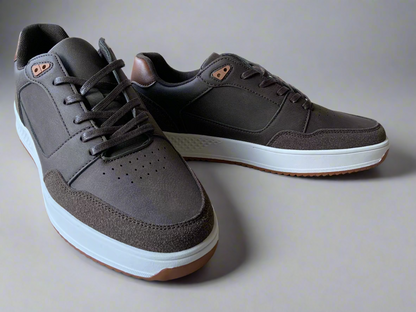 Step into refined casual with the Calmino Avla Sneaker. The perfect balance of sharp styling and all day comfort. Crafted with premium leather upper and a sleek, low profile silhouette, the Avla transitions seamlessly from the office to off duty. 