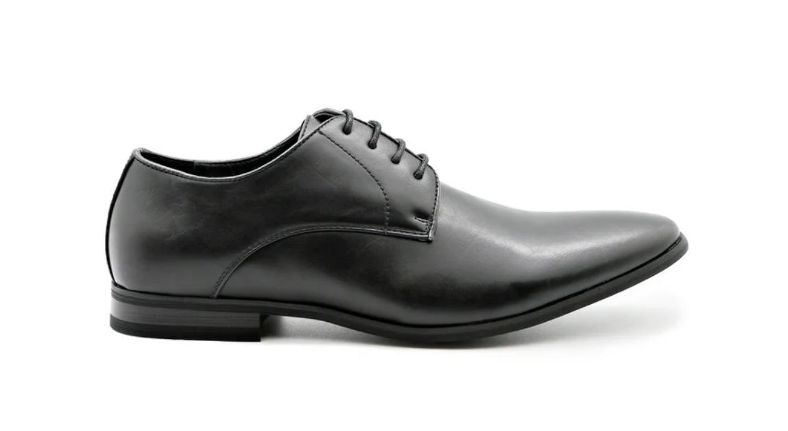 Experience instant comfort with our Calmino Pisa Shoes brought to you by kenny k. These versatile footwear options feature a removable inner sole for customized support and are crafted from water-resistant PU materials for both upper and lining. The vegan-friendly construction maintains ethical standards without compromising quality. Their metal-free design ensures hassle-free airport security screenings, making them ideal travel companions. Enjoy reliable performance in various weather conditions while sup