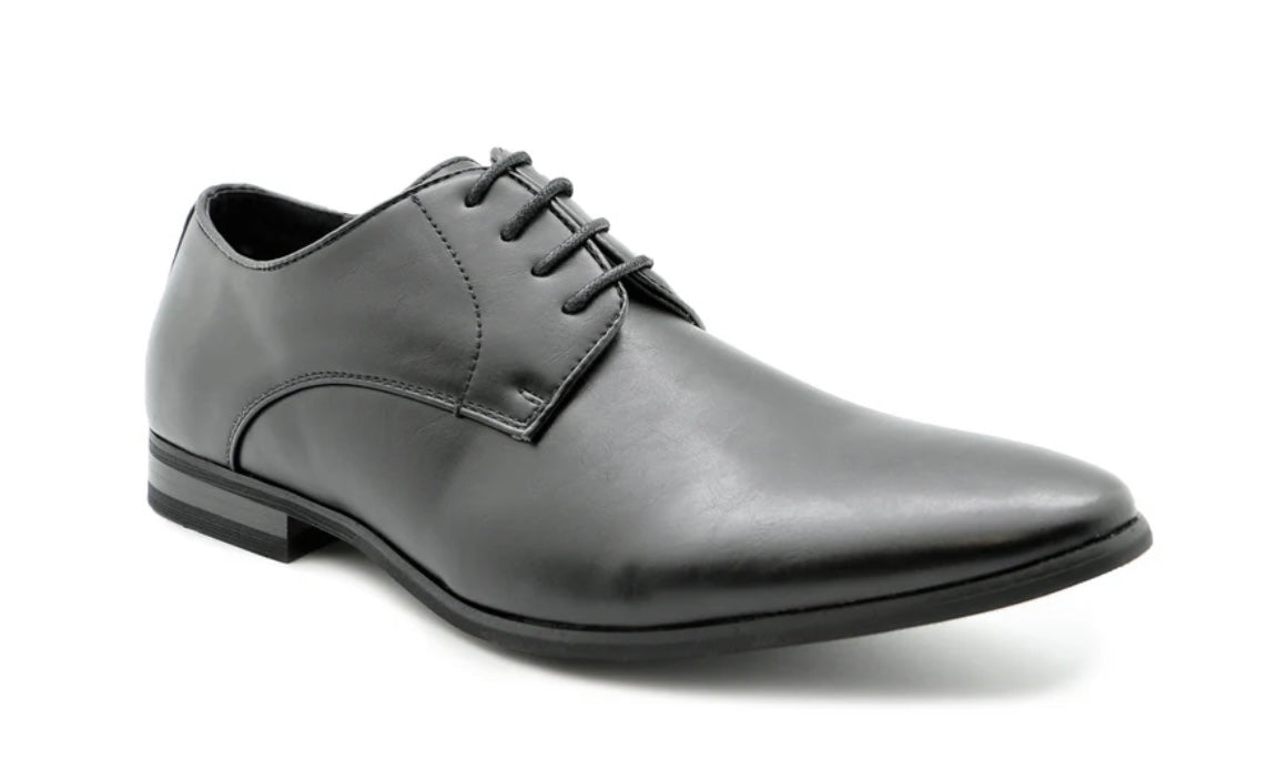 Experience instant comfort with our Calmino Pisa Shoes brought to you by kenny k. These versatile footwear options feature a removable inner sole for customized support and are crafted from water-resistant PU materials for both upper and lining. The vegan-friendly construction maintains ethical standards without compromising quality. Their metal-free design ensures hassle-free airport security screenings, making them ideal travel companions. Enjoy reliable performance in various weather conditions while sup