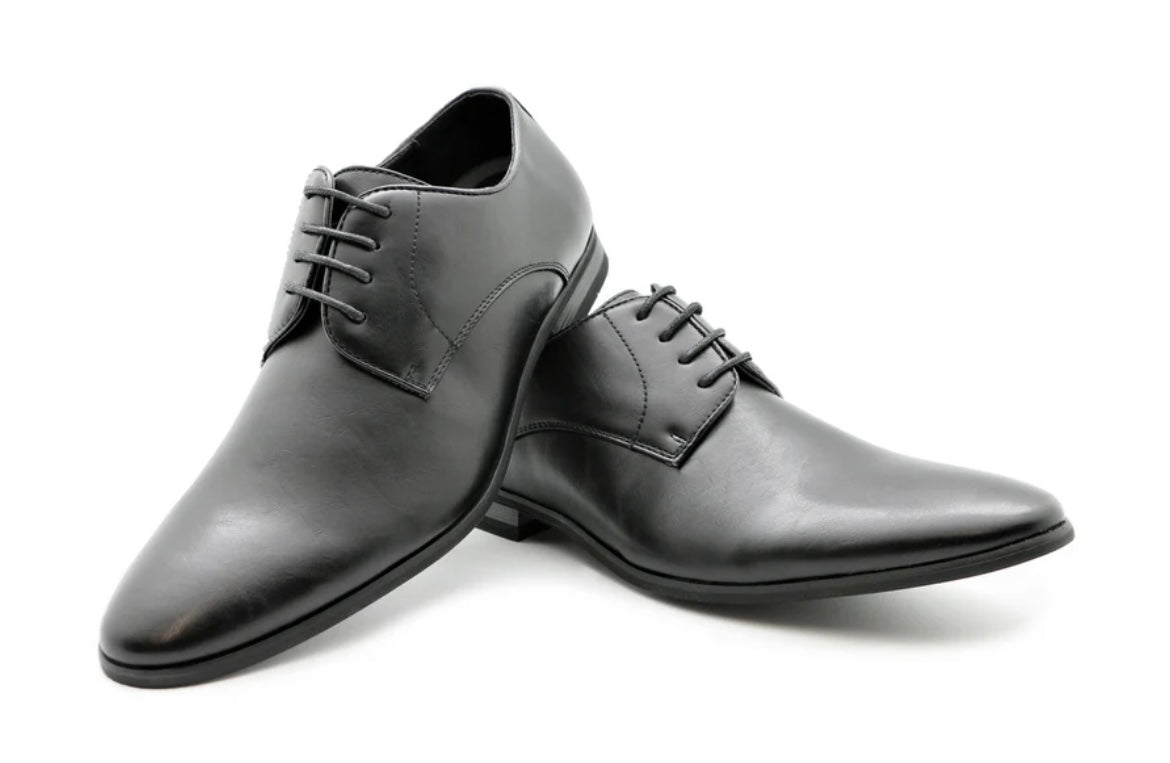 Experience instant comfort with our Calmino Pisa Shoes brought to you by kenny k. These versatile footwear options feature a removable inner sole for customized support and are crafted from water-resistant PU materials for both upper and lining. The vegan-friendly construction maintains ethical standards without compromising quality. Their metal-free design ensures hassle-free airport security screenings, making them ideal travel companions. Enjoy reliable performance in various weather conditions while sup