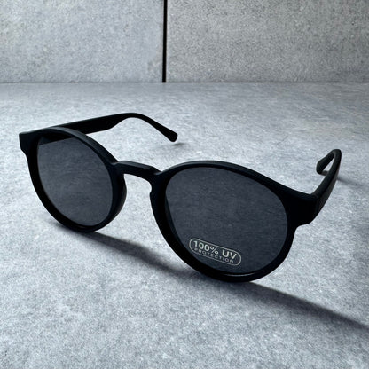 Retro Round Style. Black, 100% UV Protection.
