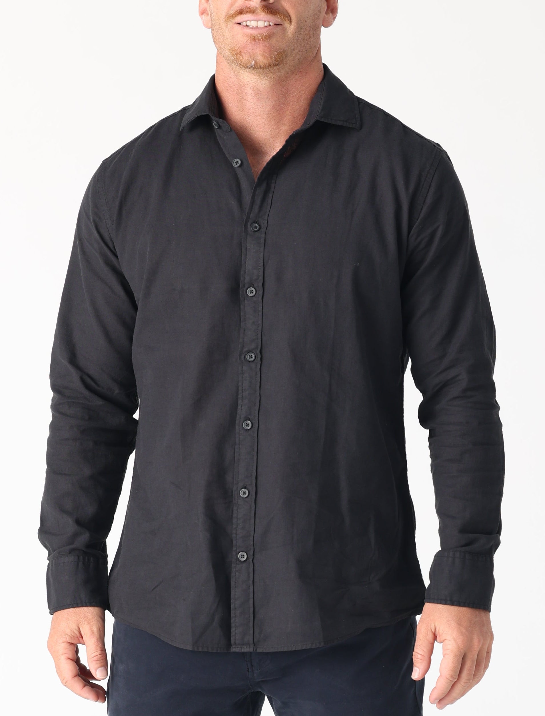 A perfect fusion of modern tailoring and effortless comfort. The Daniel Hechter Linen Blend shirt - lightweight, tailored and stylish. The perfect breathable smart casual shirt for the kenny k. man.

55% Linen and 45% Cotton.