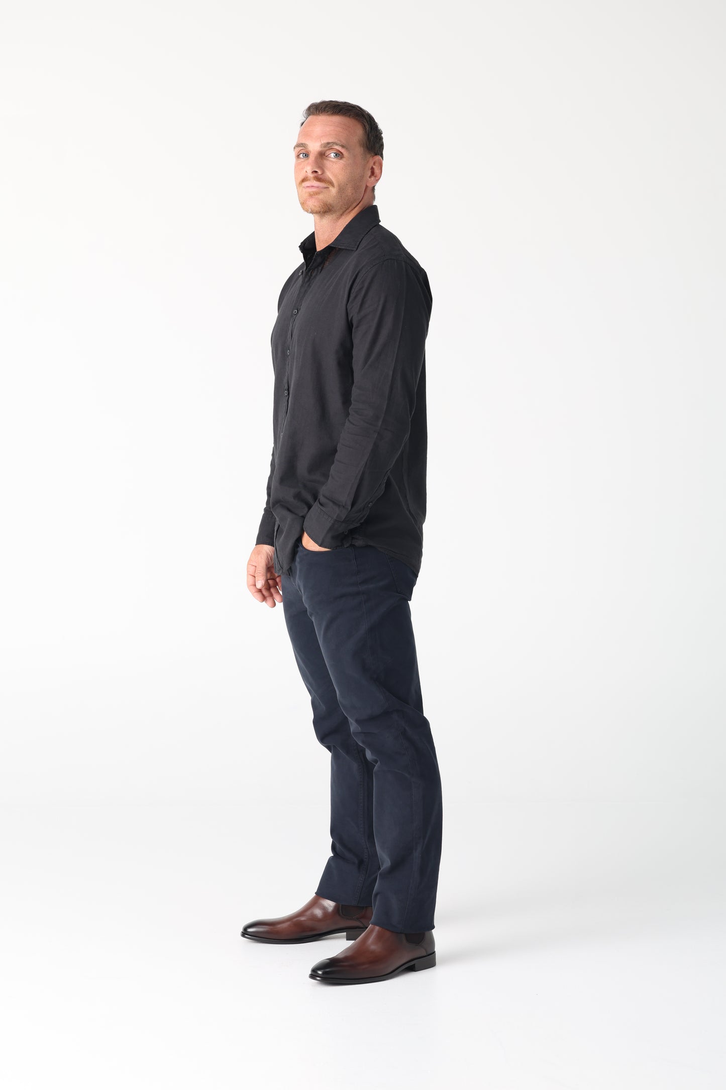 A perfect fusion of modern tailoring and effortless comfort. The Daniel Hechter Linen Blend shirt - lightweight, tailored and stylish. The perfect breathable smart casual shirt for the kenny k. man.

55% Linen and 45% Cotton.
