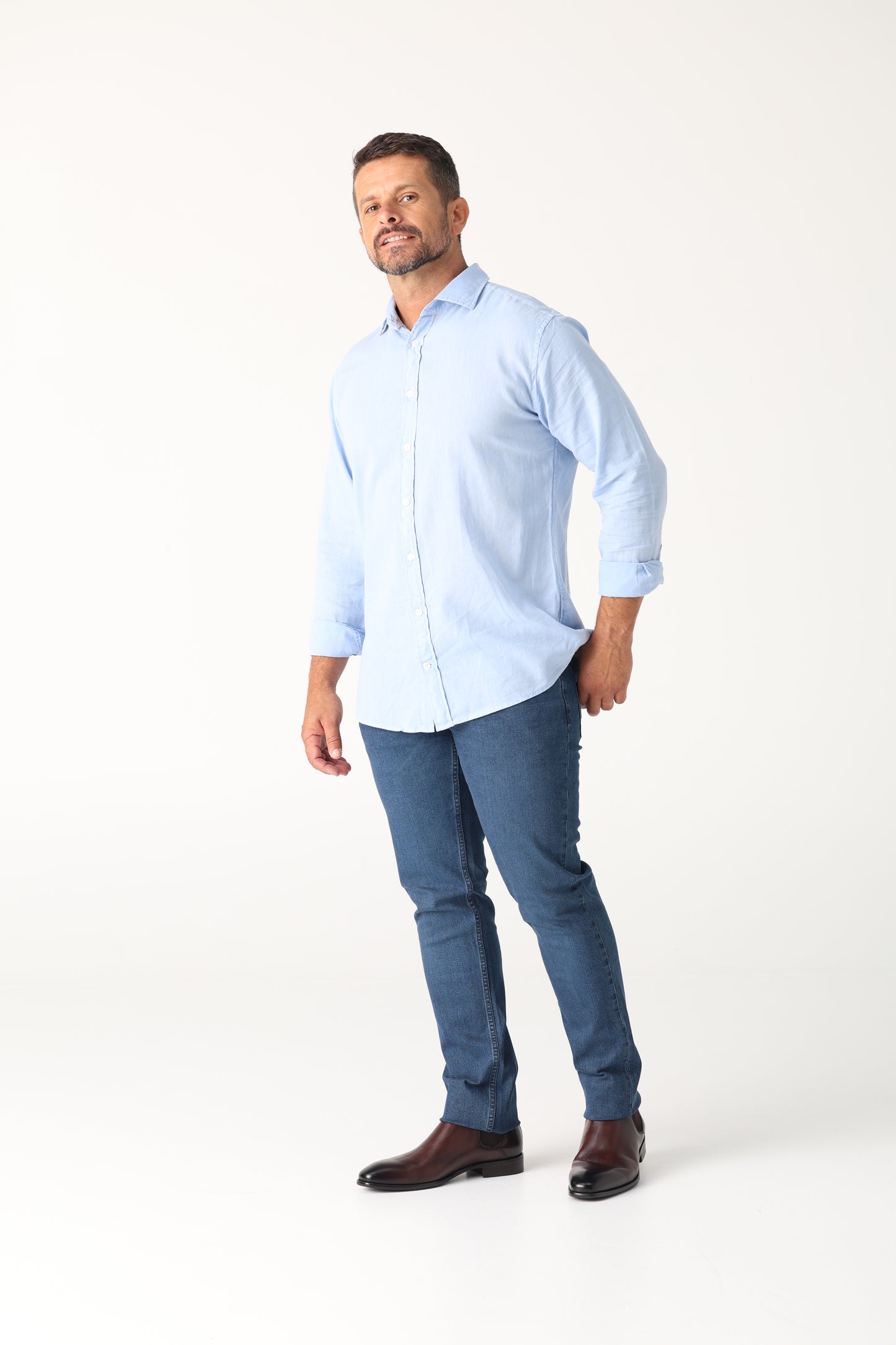 A perfect fusion of modern tailoring and effortless comfort. The Daniel Hechter Linen Blend shirt - lightweight, tailored and stylish. The perfect breathable smart casual shirt for the kenny k. man.

55% Linen and 45% Cotton