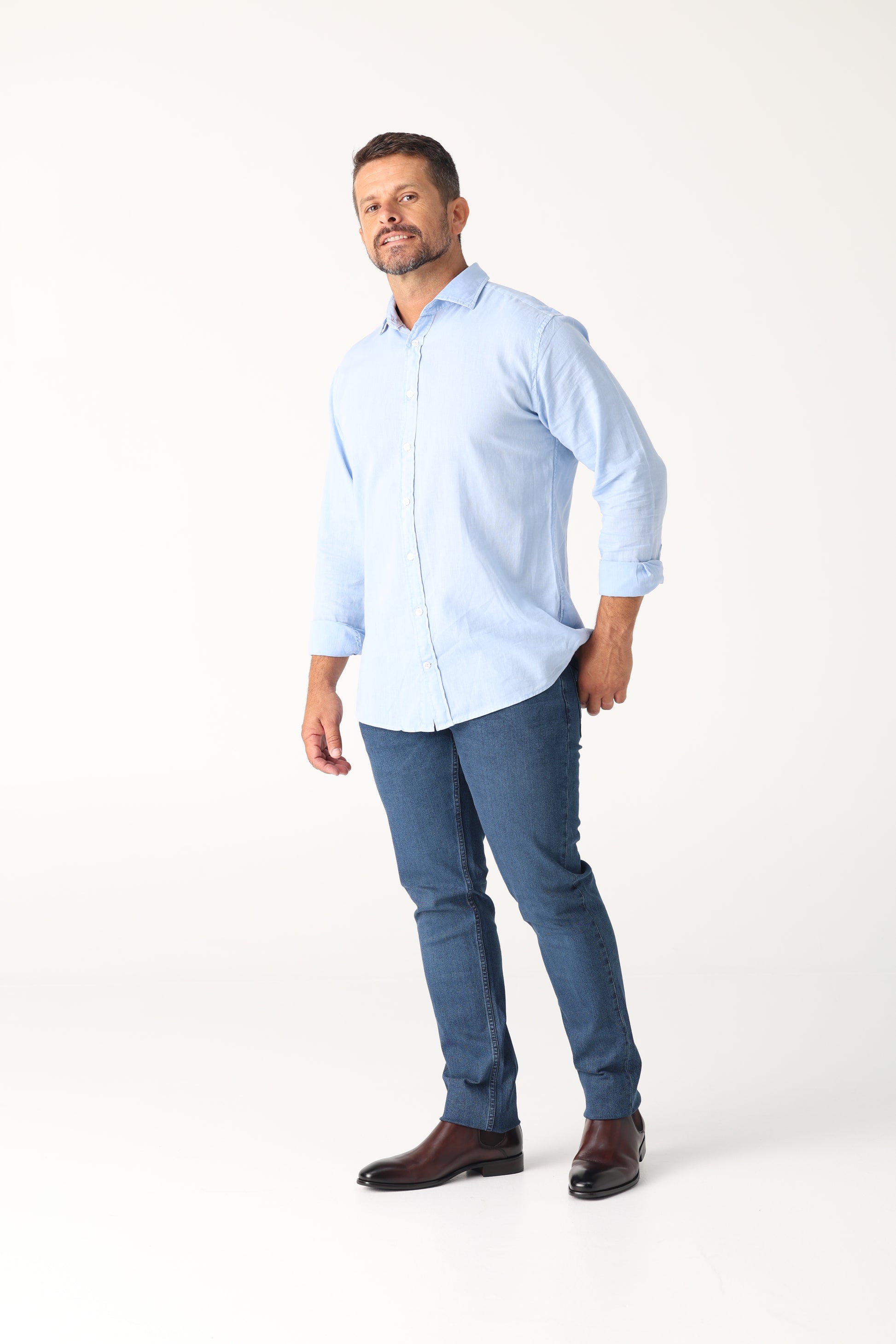 A perfect fusion of modern tailoring and effortless comfort. The Daniel Hechter Linen Blend shirt - lightweight, tailored and stylish. The perfect breathable smart casual shirt for the kenny k. man.

55% Linen and 45% Cotton