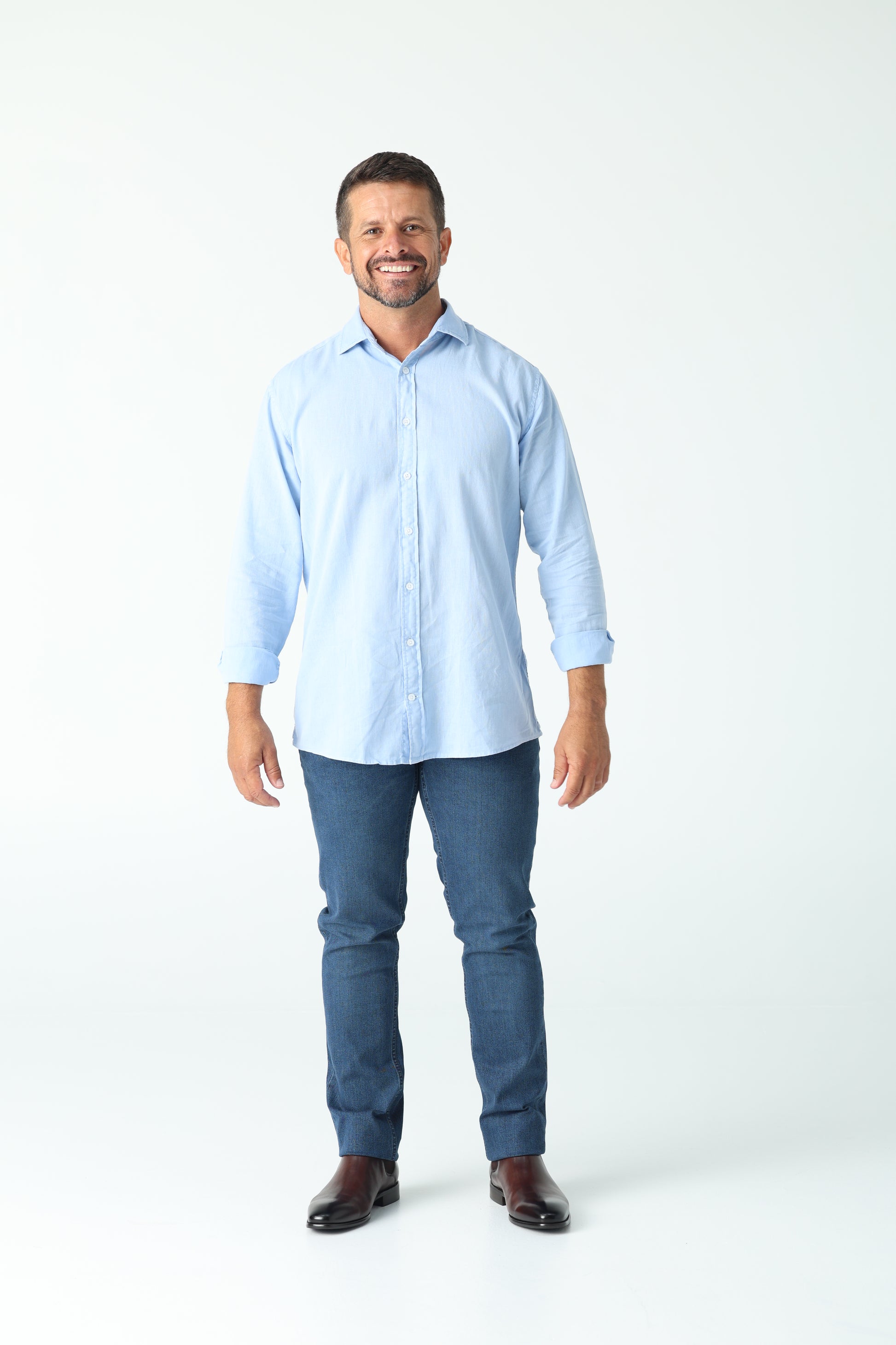 A perfect fusion of modern tailoring and effortless comfort. The Daniel Hechter Linen Blend shirt - lightweight, tailored and stylish. The perfect breathable smart casual shirt for the kenny k. man.

55% Linen and 45% Cotton