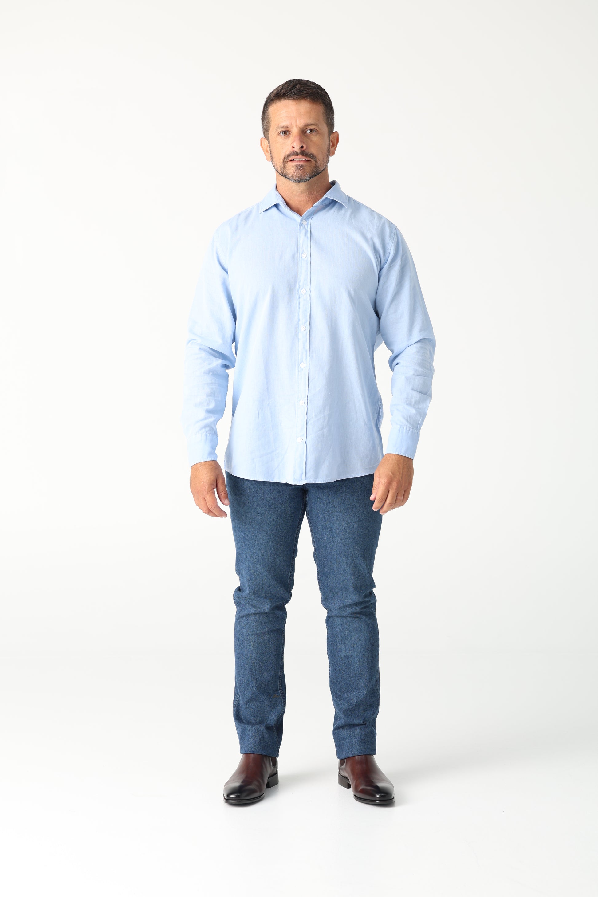A perfect fusion of modern tailoring and effortless comfort. The Daniel Hechter Linen Blend shirt - lightweight, tailored and stylish. The perfect breathable smart casual shirt for the kenny k. man.

55% Linen and 45% Cotton