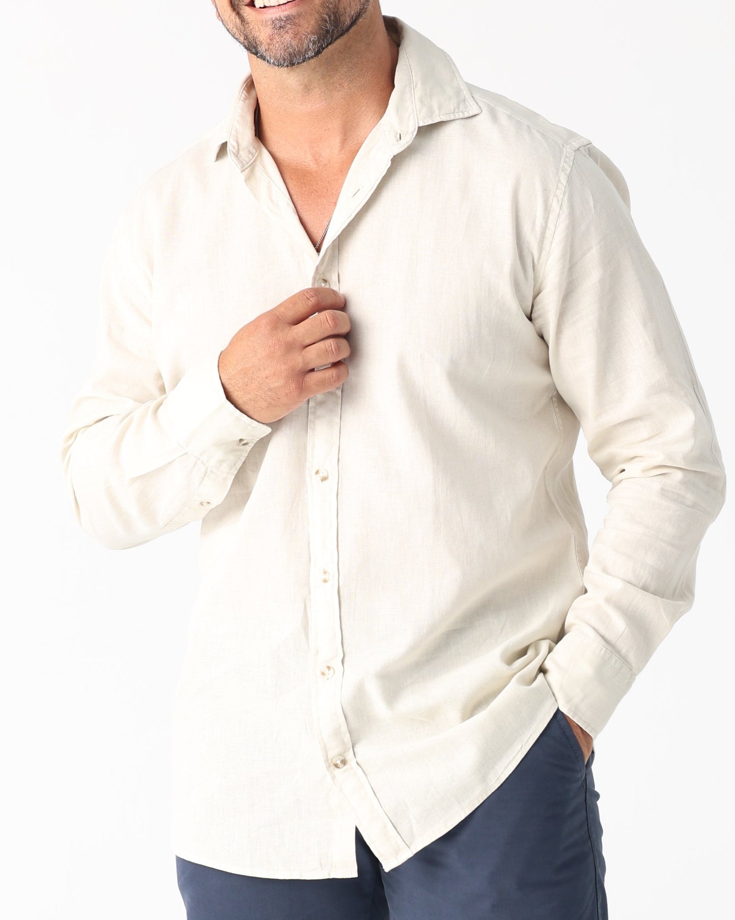 A perfect fusion of modern tailoring and effortless comfort. The Daniel Hechter Linen Blend shirt - lightweight, tailored and stylish. The perfect breathable smart casual shirt for the kenny k. man.

55% Linen and 45% Cotton.