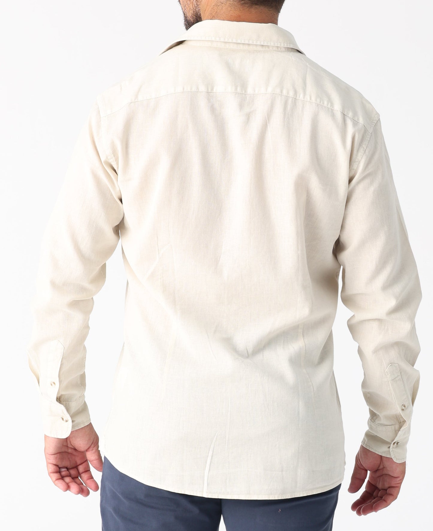 A perfect fusion of modern tailoring and effortless comfort. The Daniel Hechter Linen Blend shirt - lightweight, tailored and stylish. The perfect breathable smart casual shirt for the kenny k. man.

55% Linen and 45% Cotton.