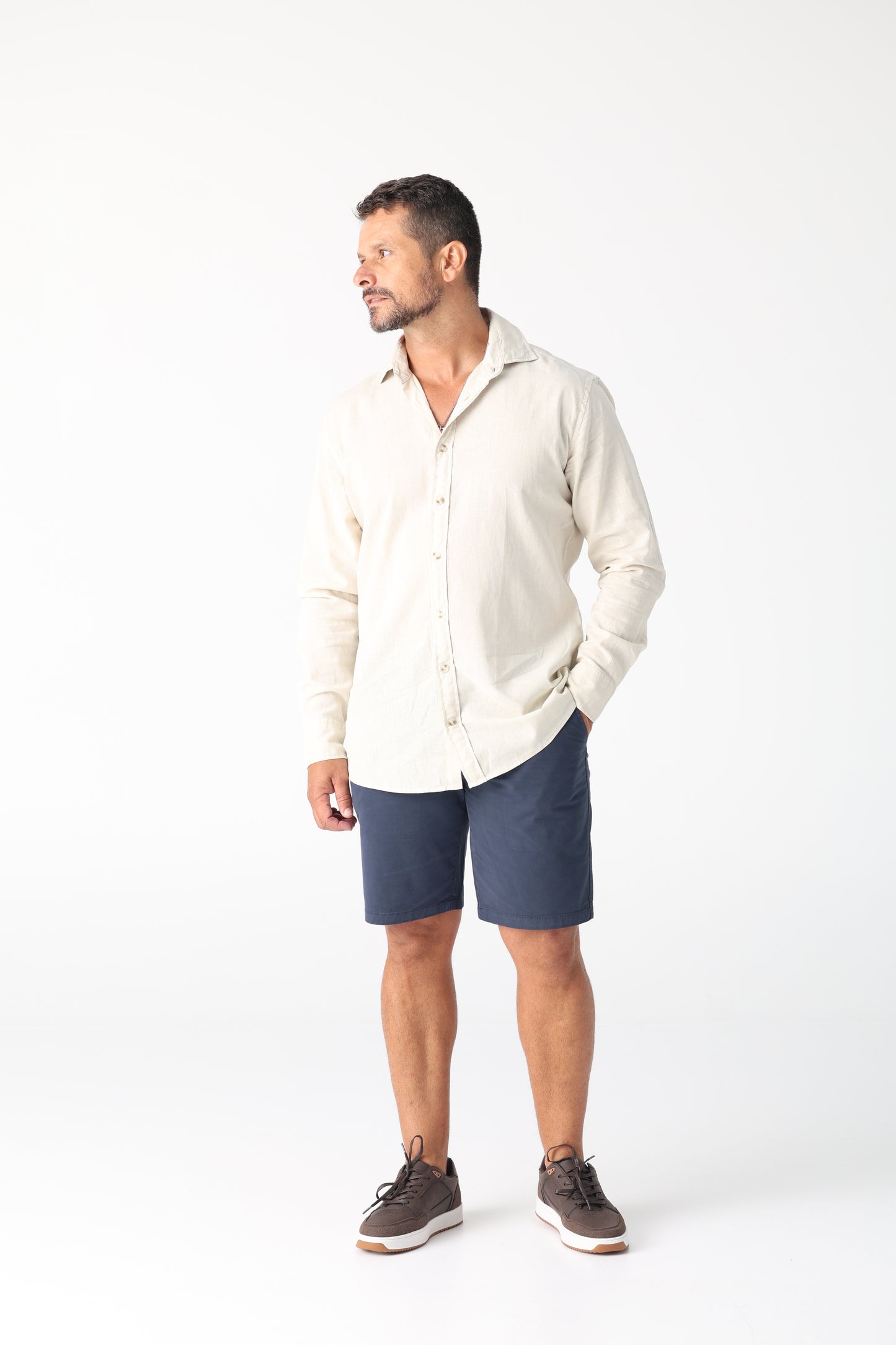 A perfect fusion of modern tailoring and effortless comfort. The Daniel Hechter Linen Blend shirt - lightweight, tailored and stylish. The perfect breathable smart casual shirt for the kenny k. man.

55% Linen and 45% Cotton.