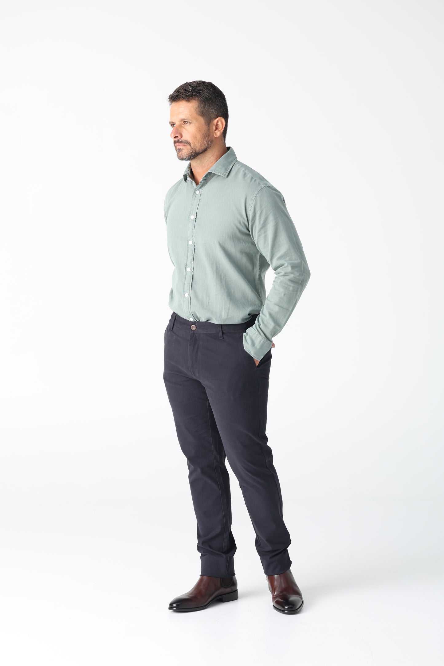 A perfect fusion of modern tailoring and effortless comfort. The Daniel Hechter Linen Blend shirt - lightweight, tailored and stylish. The perfect breathable smart casual shirt for the kenny k. man.

55% Linen and 45% Cotton.
