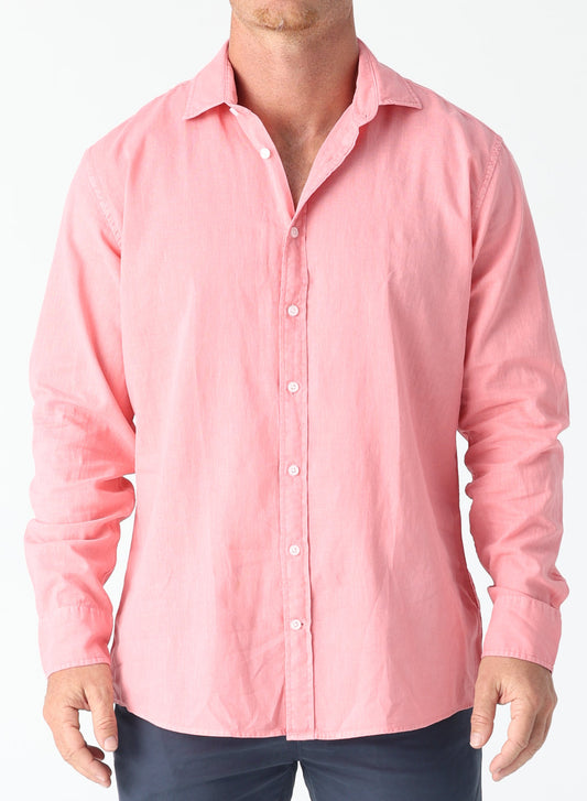 A perfect fusion of modern tailoring and effortless comfort. The Daniel Hechter Linen Blend shirt - lightweight, tailored and stylish. The perfect breathable smart casual shirt for the kenny k. man.

55% Linen and 45% Cotton.