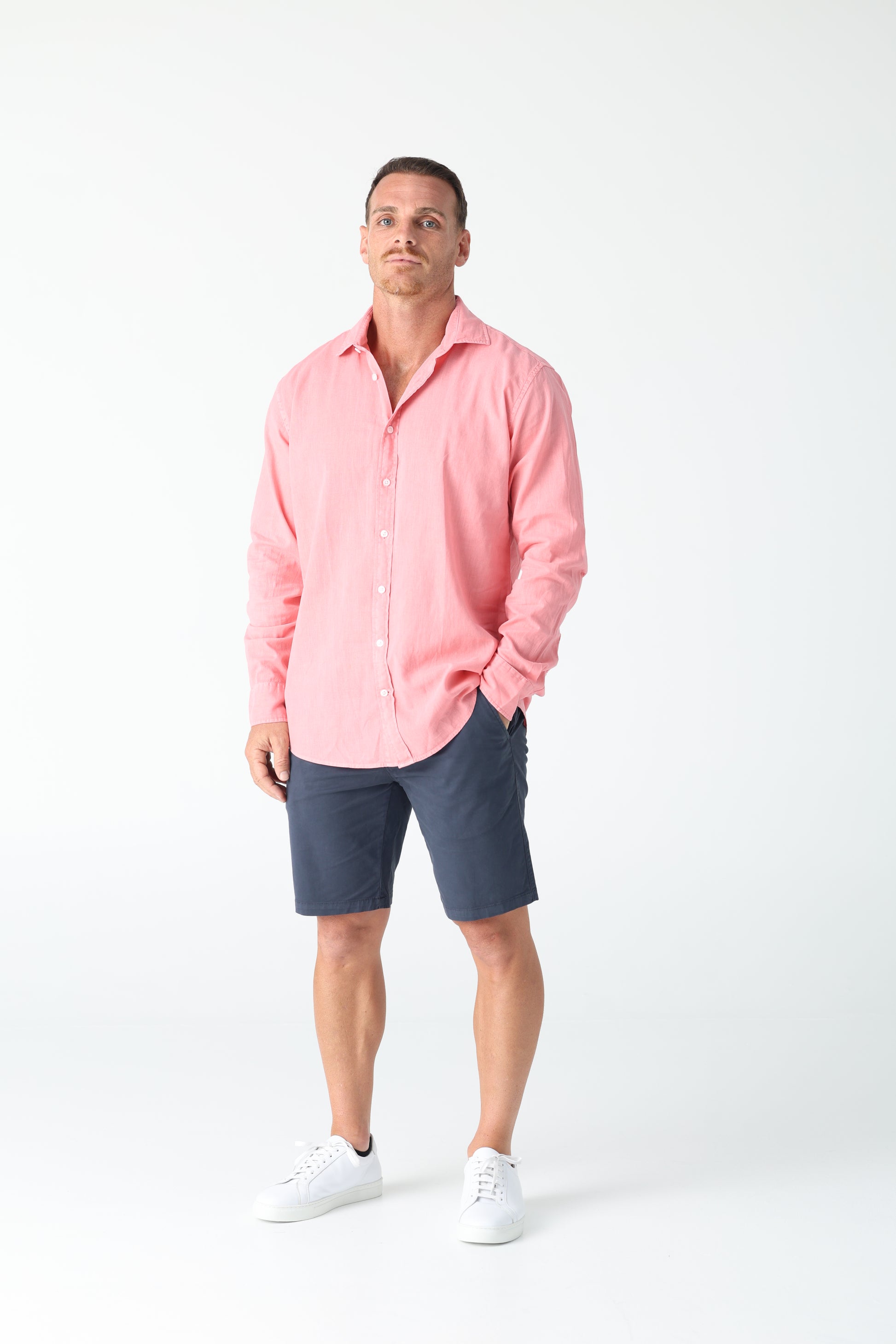 A perfect fusion of modern tailoring and effortless comfort. The Daniel Hechter Linen Blend shirt - lightweight, tailored and stylish. The perfect breathable smart casual shirt for the kenny k. man.

55% Linen and 45% Cotton.