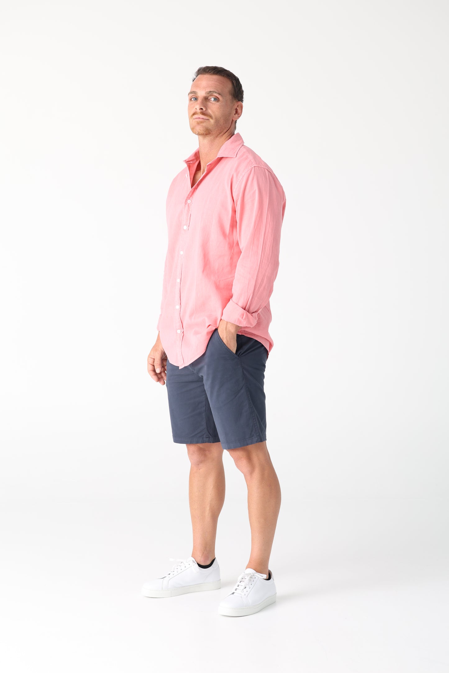 A perfect fusion of modern tailoring and effortless comfort. The Daniel Hechter Linen Blend shirt - lightweight, tailored and stylish. The perfect breathable smart casual shirt for the kenny k. man.

55% Linen and 45% Cotton.