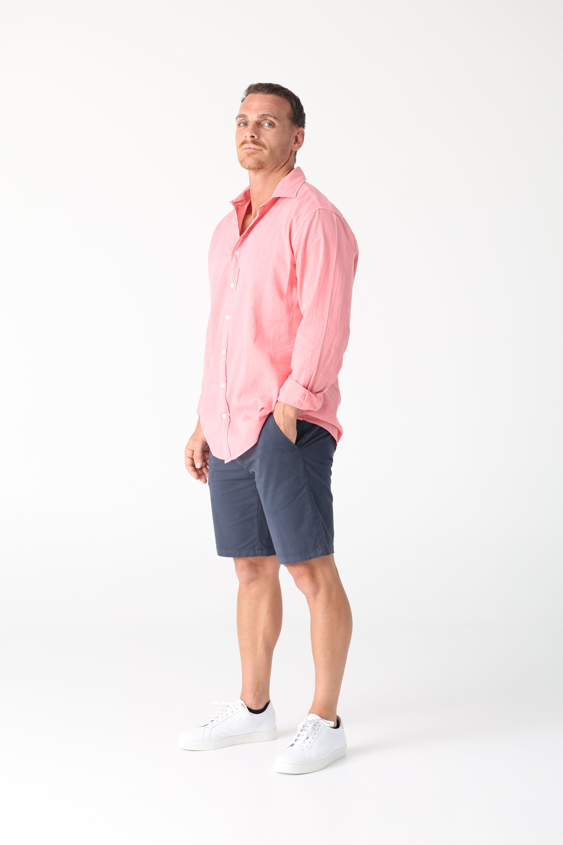 A perfect fusion of modern tailoring and effortless comfort. The Daniel Hechter Linen Blend shirt - lightweight, tailored and stylish. The perfect breathable smart casual shirt for the kenny k. man.

55% Linen and 45% Cotton.