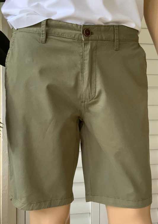 Step out in comfort with the Hechter Lucas stretch cotton short. Discover effortless summer style with these premium stretch cotton shorts that provide a flattering fit and allow for easy movement.

97% Cotton 3% Elastine