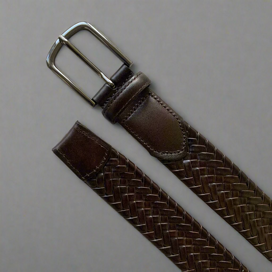 Complete your outfit with this must-have Park Avenue men’s leather belt, brought to you by kennyk. The perfect blend of style, function and versatility. Crafted from genuine leather with a classic metal buckle.&nbsp;