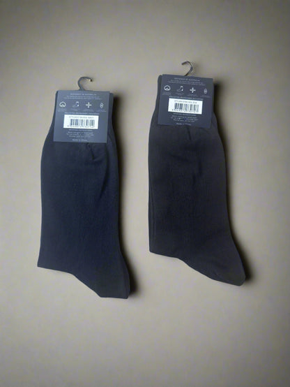 Step into refined comfort with Park Avenue premium socks, tailored for the modern man who values quality, durability and understated style. Whether worn with business attire or casual wear, these socks deliver a polished finish and exceptional performance. Choose a single pair for a wardrobe staple or go for the three-pair set for a practical and elegant gift-ready box.

75% cotton, 22% nylon, 3% elastane
Seamless toe construction for a smooth feel inside shoes
Reinforced heel and toe to ensure long-lasting