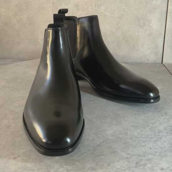 Experience unparalleled comfort and style with the Calmino Madrid Chelsea Boot brought to you by kenny k.&nbsp;Made from hand polished premium grade leather and designed with an updated gusset for ease of use, this classic Australian look is suitable for orthotics and includes a leather lining and heel tab. With a cushioned footbed, you'll never want to take them off.